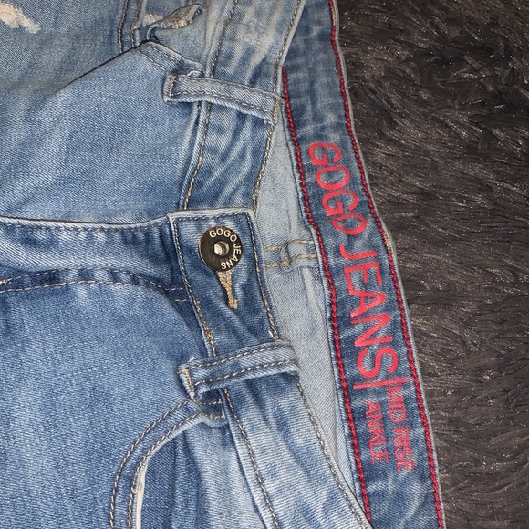 Light wash distressed jeans - Picture 3 of 4